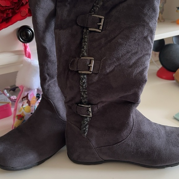 Boots - Picture 2 of 2